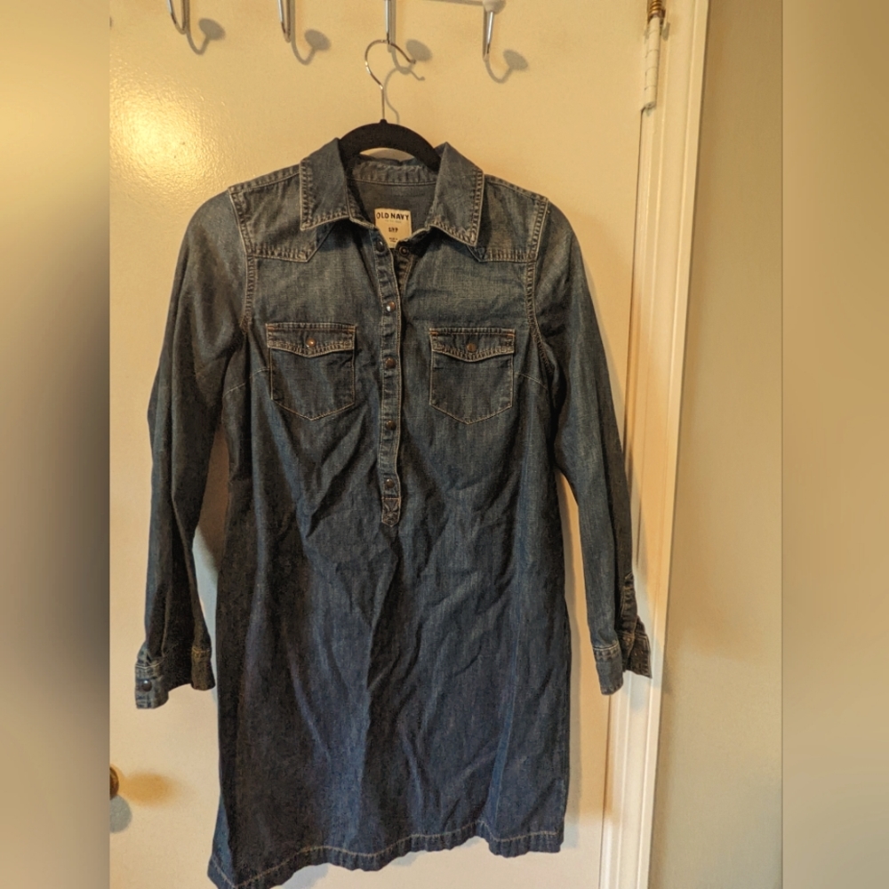 Old Navy Denim Dress - Size Small Looks fantastic with boots!